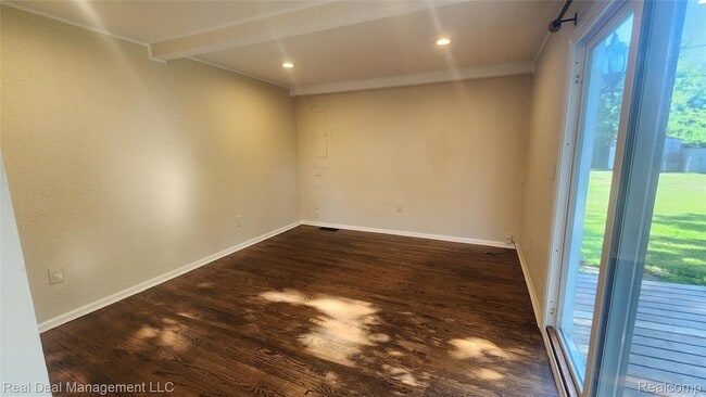 Building Photo - 30066 Brentwood St