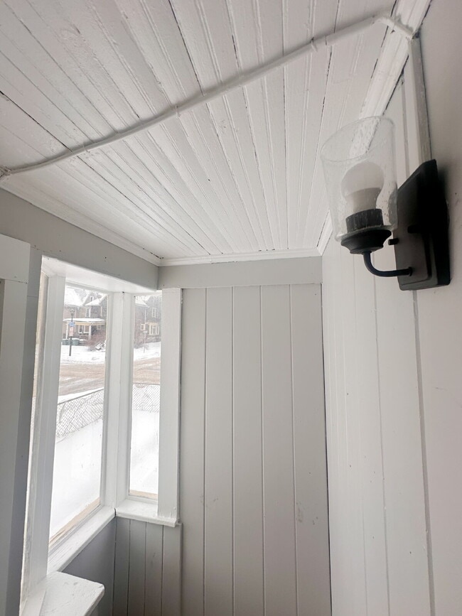 Building Photo - Beautiful 4-bedroom townhome!