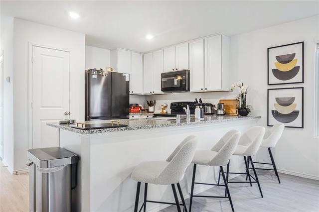 Building Photo - 1500 Teak Ln