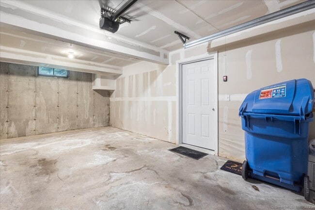 Building Photo - 67 Corning Rd