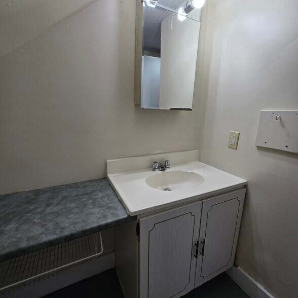 Building Photo - 23 Highland Ave