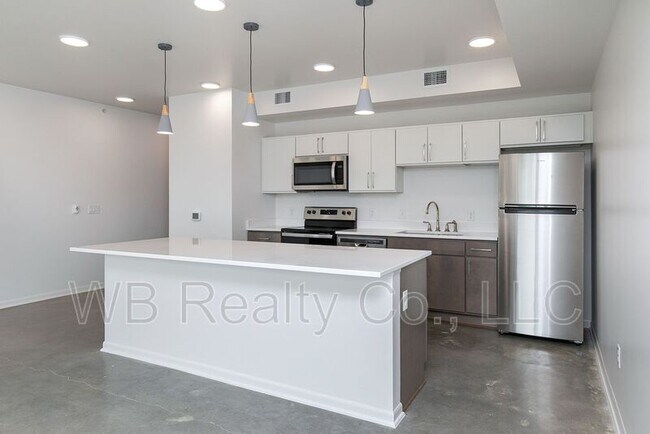 Building Photo - 315 5th St