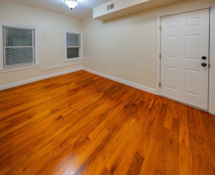 Building Photo - 290 Broadway