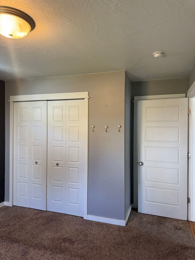 Building Photo - Charming 3BR/2BA Pet-Friendly Home in Vall...