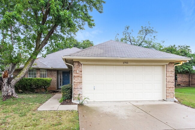 Building Photo - 1701 Gainsborough Way