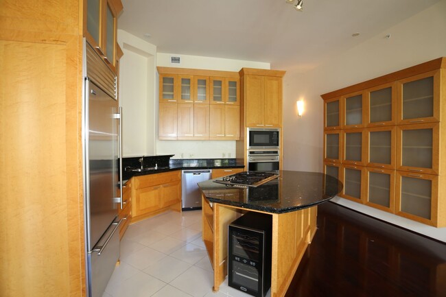 Building Photo - Loft at Waikiki - 2 Bdrm/2 Bath/2 Prkg - $...