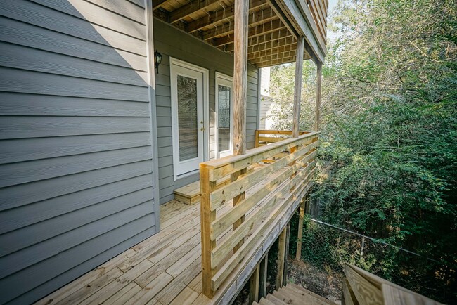 Building Photo - Super Cute 3 bedroom 3 bathroom townhome o...