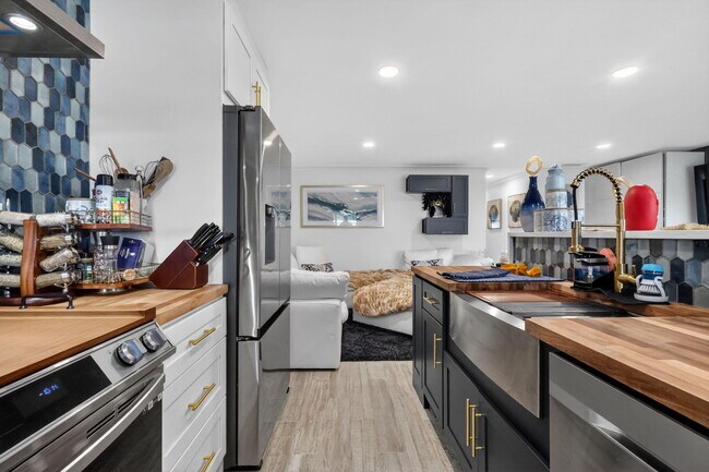 Building Photo - 212 High Point Blvd