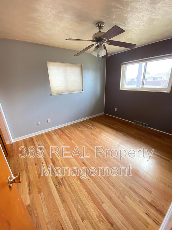 Building Photo - 301 Olive Ln
