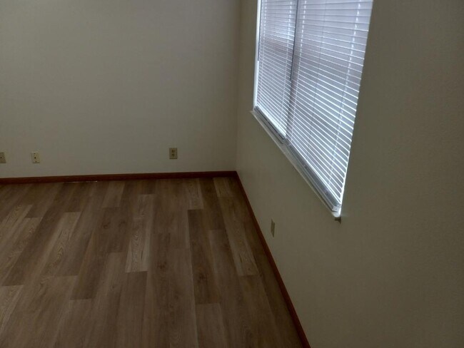 BD 1 - 262 W Main St