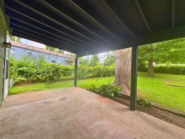 Building Photo - MODERN RENOVATIONS!!!