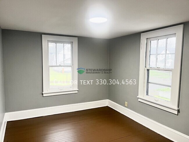 Building Photo - 1012 Brown St