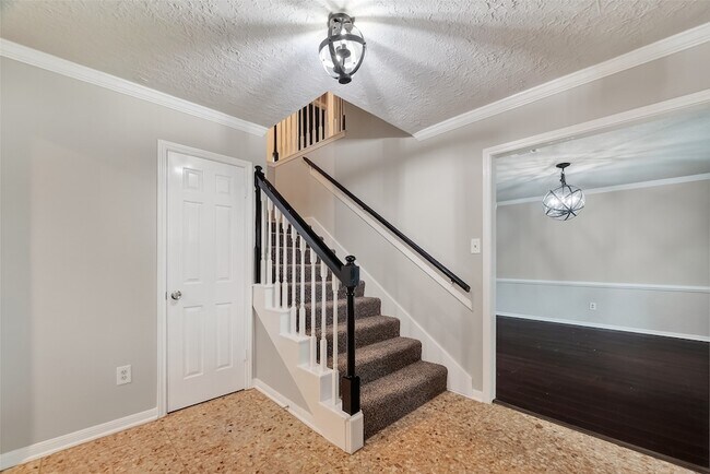 Building Photo - 2402 Oak Shores Dr
