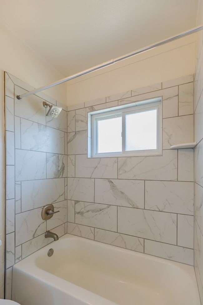 Building Photo - Wonderful 3 Bedroom 2 Bath Home!