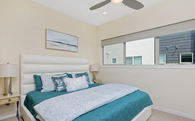 Building Photo - Modern 2 Bedroom, 2.5 Bath Townhome in Cit...