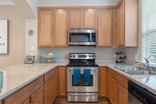 Building Photo - This Condo is The Perfect Blend of Comfort...