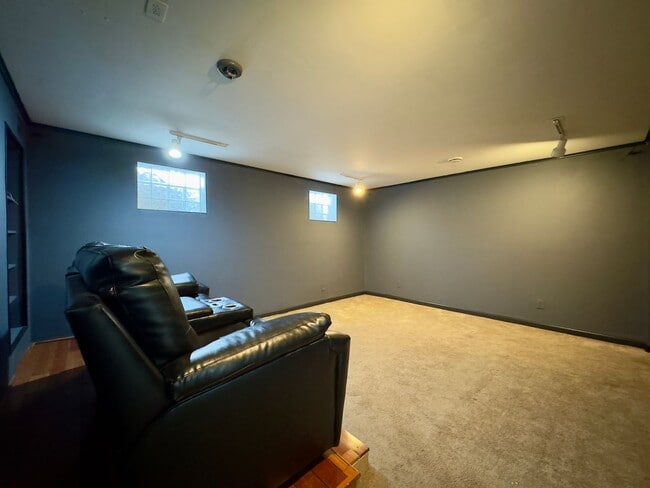 Building Photo - Charming 2 Bedroom/1.5 Bathroom Home in Randallstown, MD!