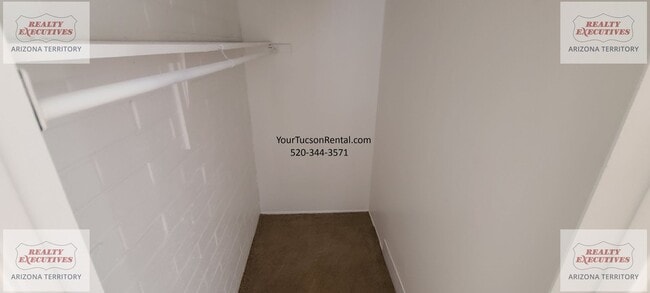 Building Photo - 29th St & Craycroft Rd area 2/2 with yard & A/C System