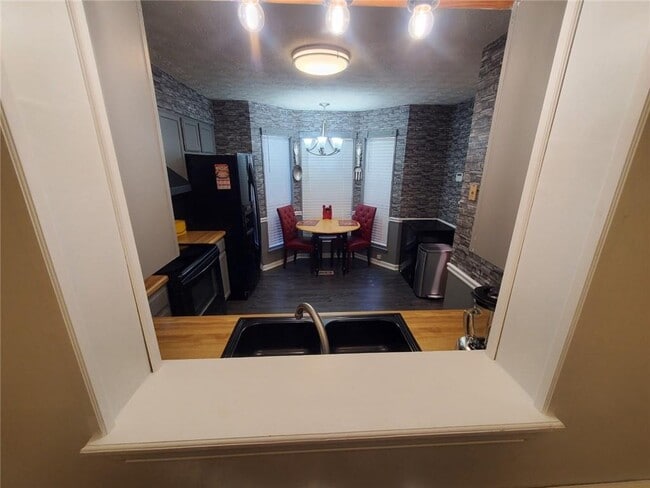 Building Photo - 2951 Lexington Trace Dr