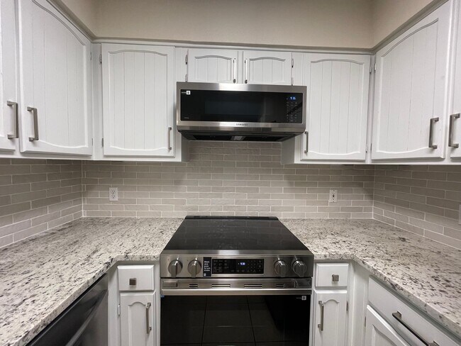 Building Photo - Fully remodeled 3 bedroom duplex for rent in Euless!