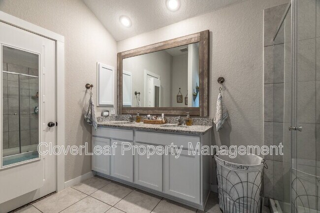 Building Photo - 804 Shrike Ln