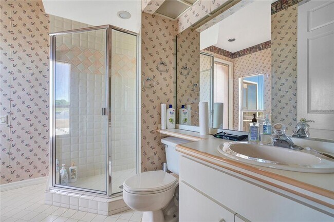 Building Photo - 6719 Fairway Cove Dr