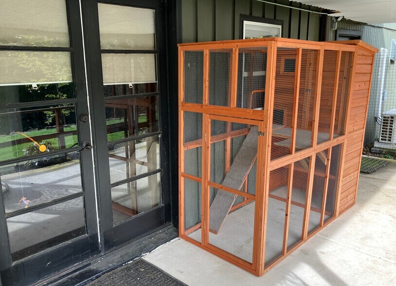 Building Photo - 9416 SW View Point Ter