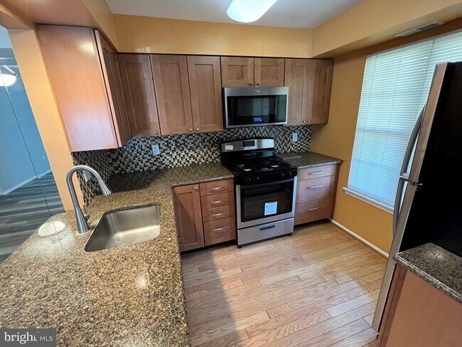 Building Photo - 1105 Society Pl