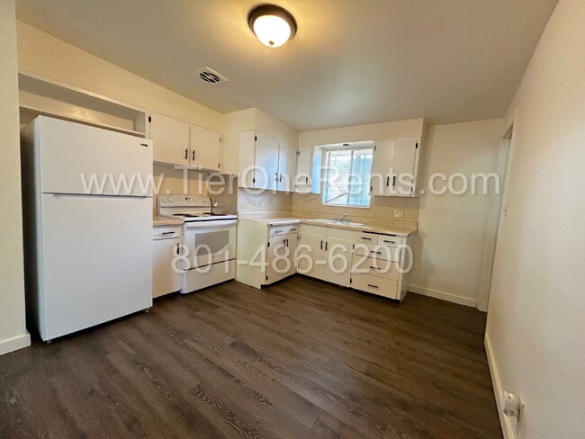 Building Photo - NO DEPOSIT option available for qualified ...