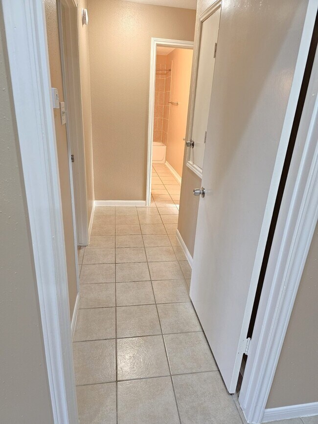 Building Photo - 2327 Shadbury Ct