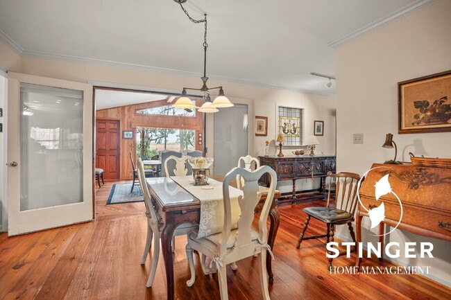 Building Photo - 1808 Lenora Dr