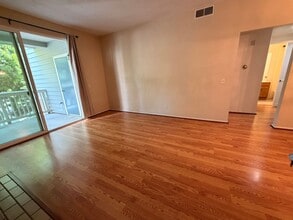 Building Photo - LARGE SECOND FLOOR CONDO UNIT IN FREMONT!