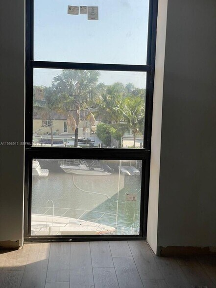 Building Photo - 2350 NE 135th St