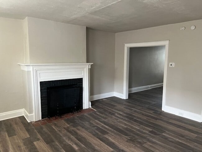 Building Photo - $1,300 Harrisburg 3 bedroom house for rent