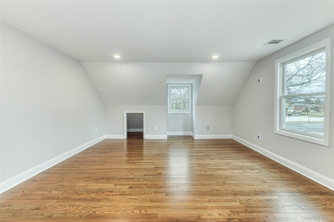 Building Photo - 479 Woodbury Rd