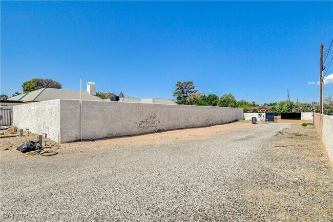 Building Photo - 3962 Euclid St