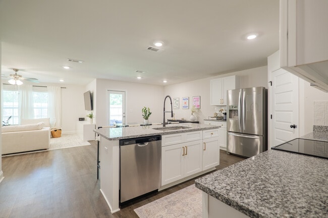 Building Photo - 3021 Reynolda Dr
