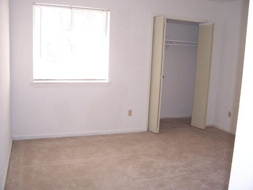 Building Photo - 2/1 On Blairstone Road!