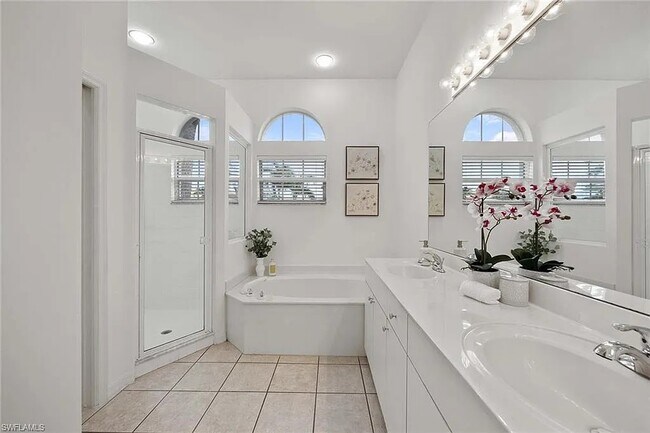 Building Photo - 8900 Lely Island Cir
