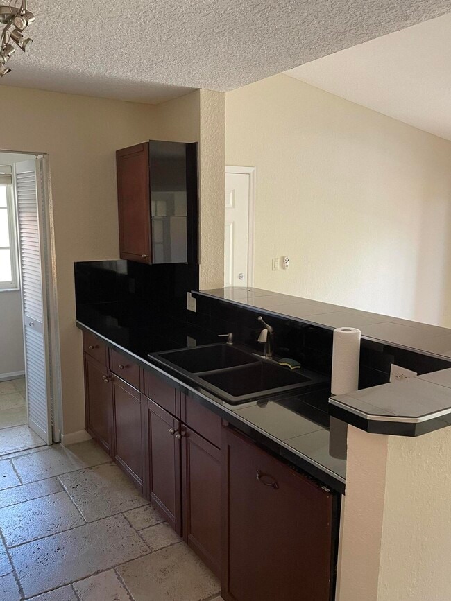 Building Photo - 160 Yacht Club Way