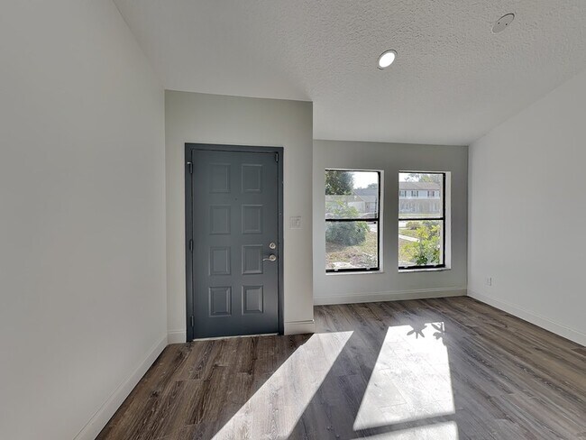 Building Photo - 9439 Lake Lotta Cir