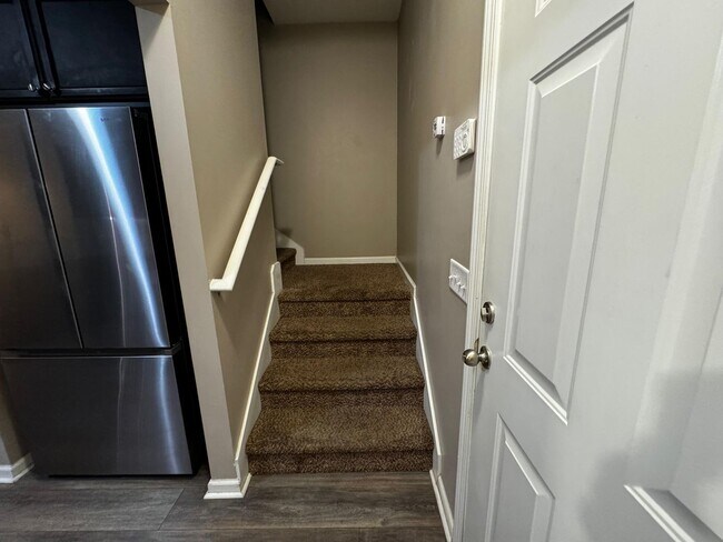 Building Photo - Highly Desirable Richmond Hill Townhome with 3 Bedroooms