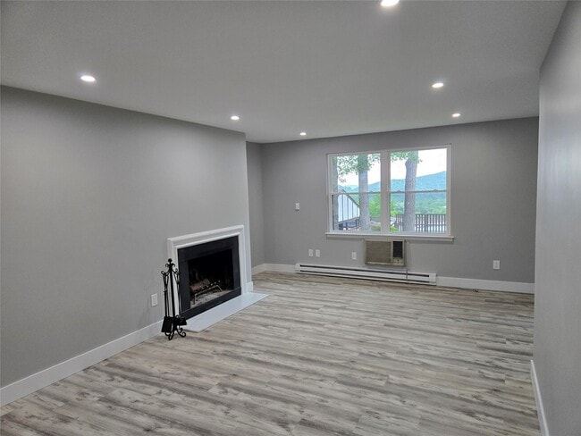 Building Photo - 548 Sierra Vista Ln