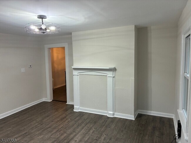 Building Photo - 36 Cross St