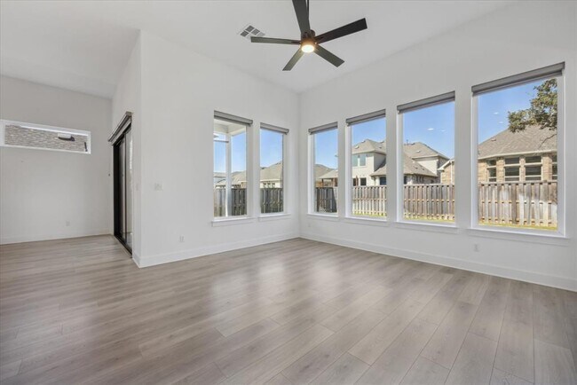 Building Photo - 1325 Kneehigh Ln