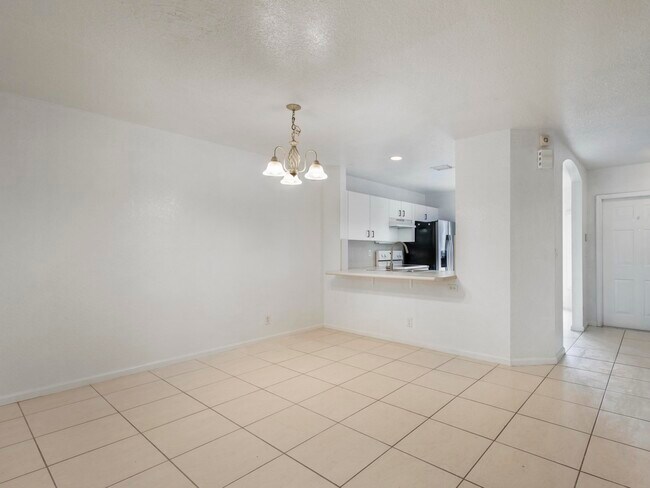 Building Photo - 970 Summit Lake Dr