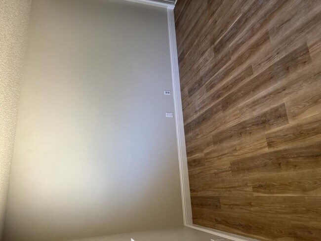 Building Photo - 5509 Kermit Ln