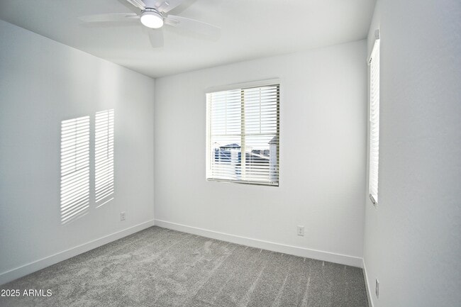 Building Photo - 773 W Lark Dr