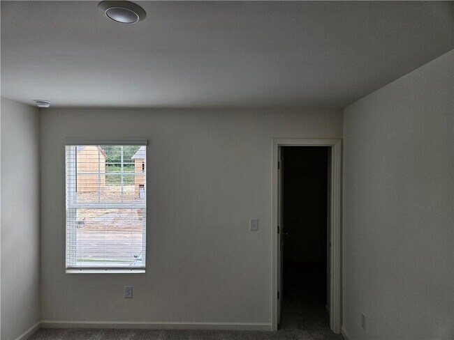 Building Photo - 326 Silverton Dr