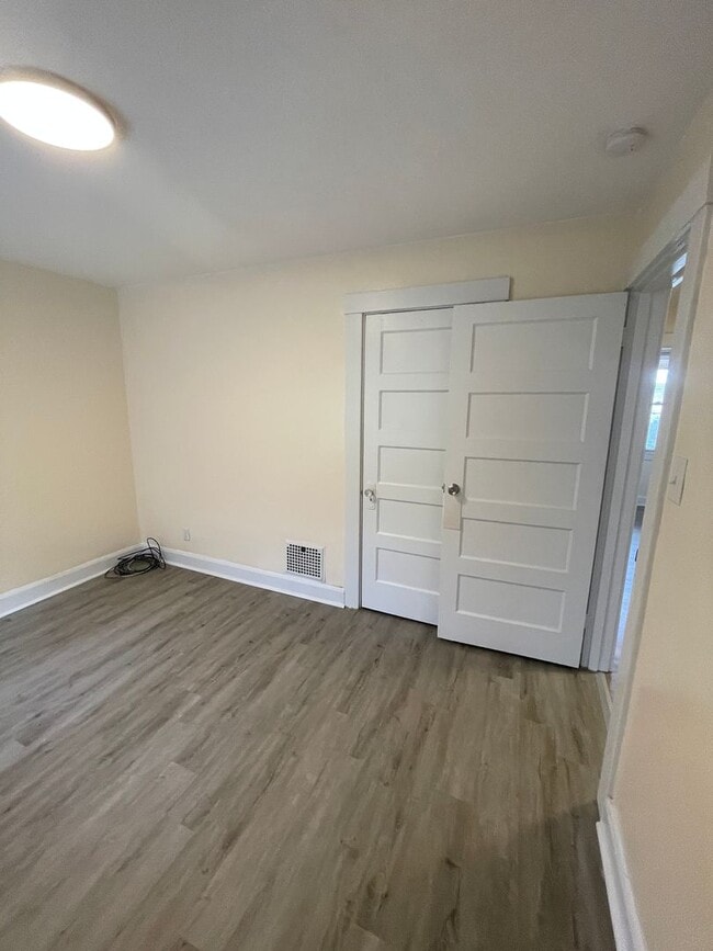 Building Photo - 825 N 6th St